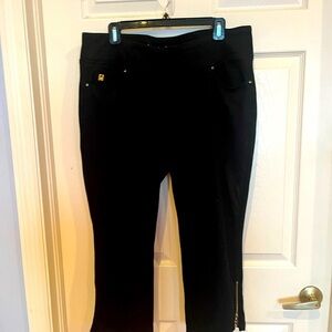 # Cropped/Capri stretchy black jeans - 18WP